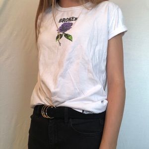 🌸Broken White tee from “Zumies”🌸